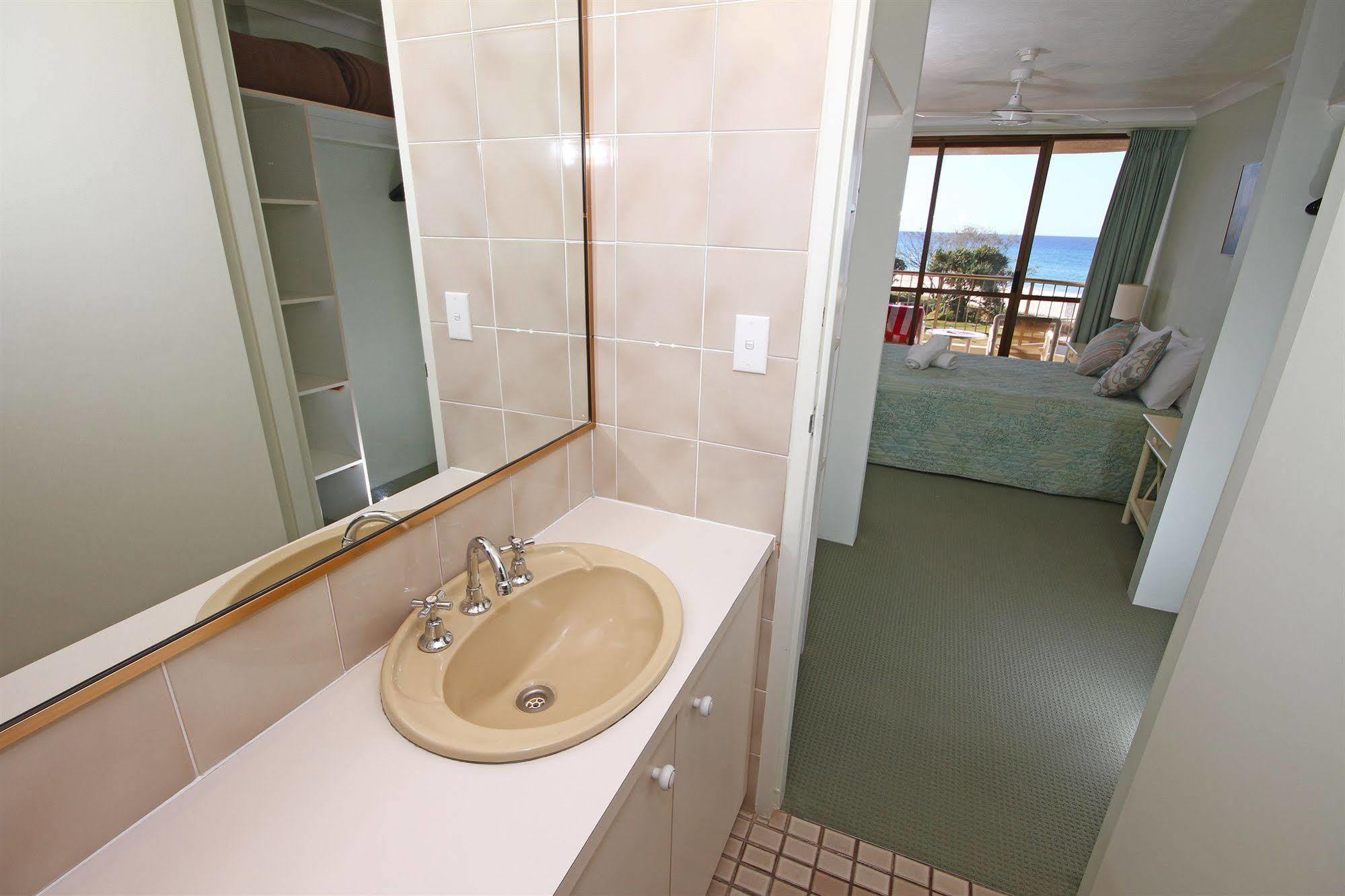 San Simeon Beachfront Apartments Tugun Gold Coast Eksteriør bilde