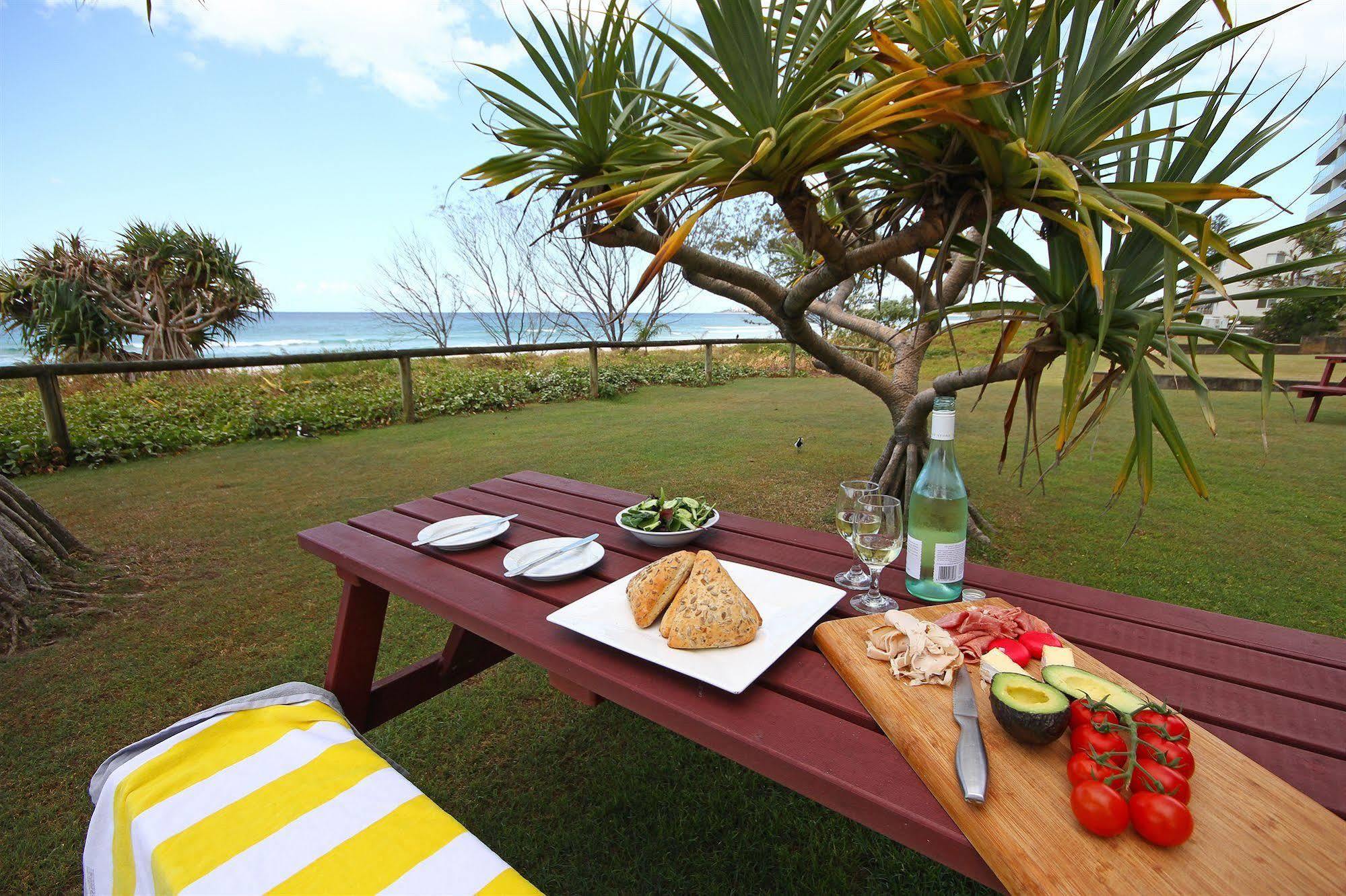 San Simeon Beachfront Apartments Tugun Gold Coast Eksteriør bilde